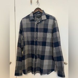 Banana Republic Men’s Untucked Fit button-down shirt, Blue and Gray Plaid, XL